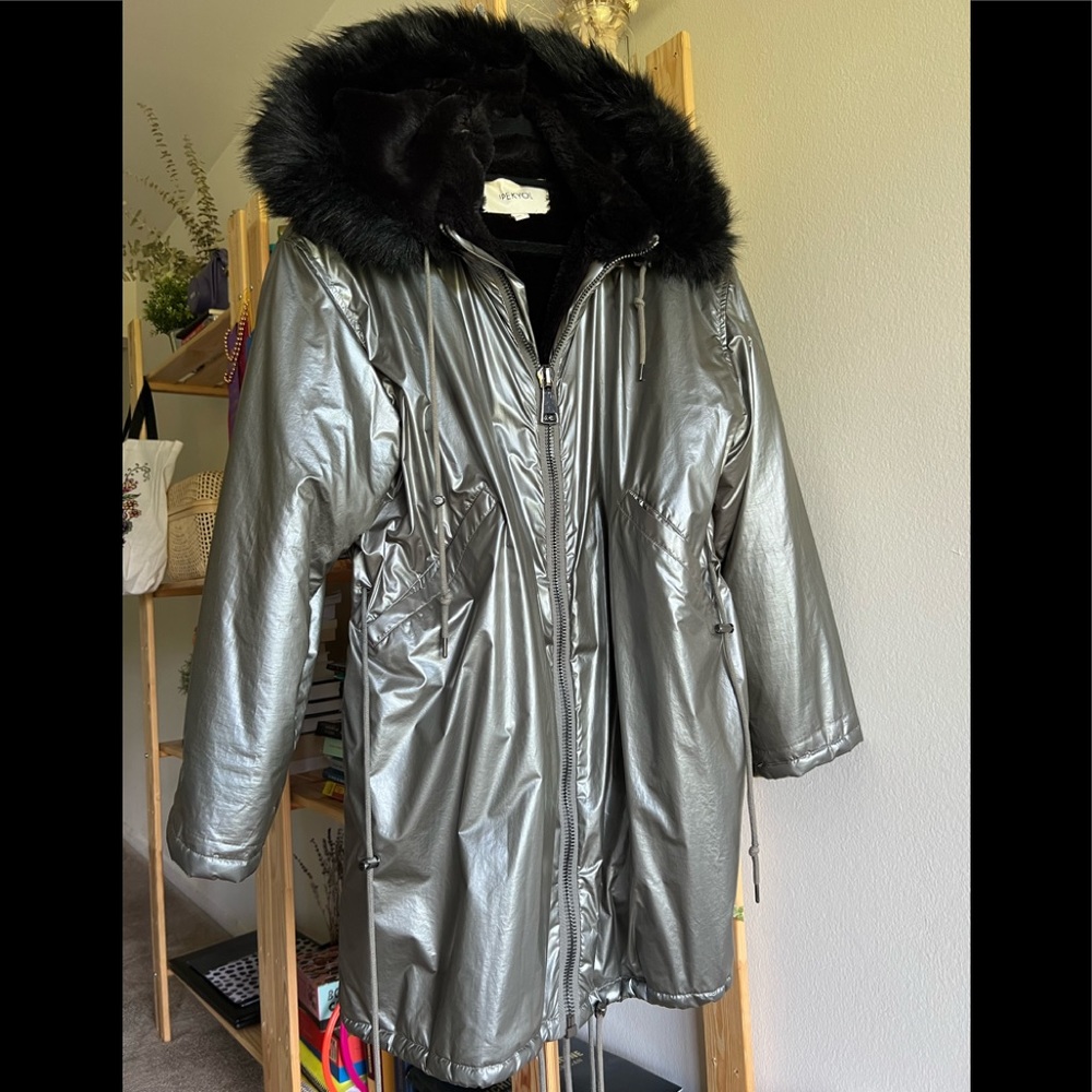 IPEKYOL Shiny Khaki Puffer Coat with Faux Fur Lining and Hood
